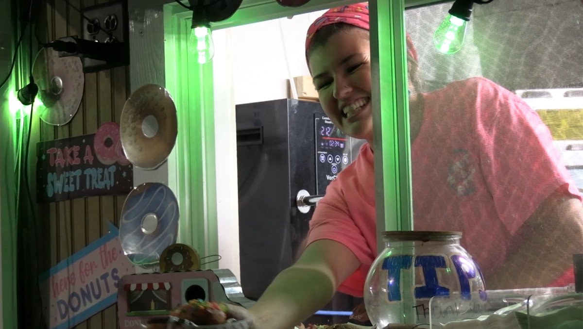 Kent State student serves up fresh donuts at Zonuts and Lattes